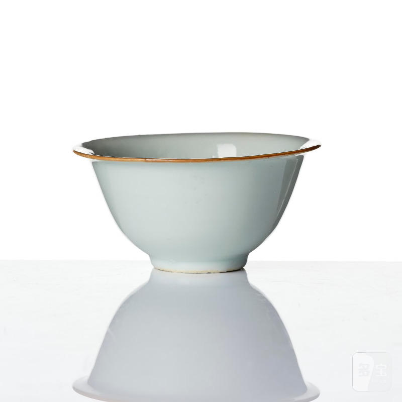A moulded white-glazed 'anhua' decorated cup, - 图5